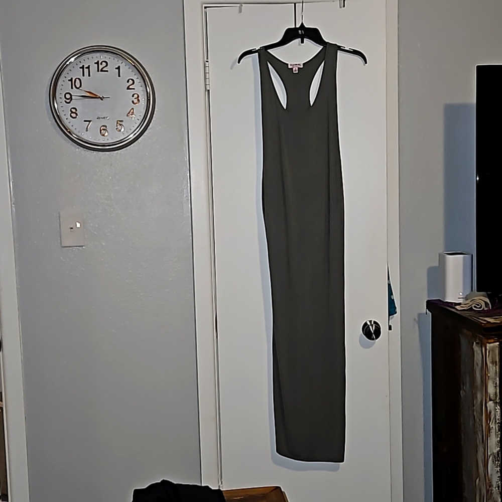 Feathers maternity dress small